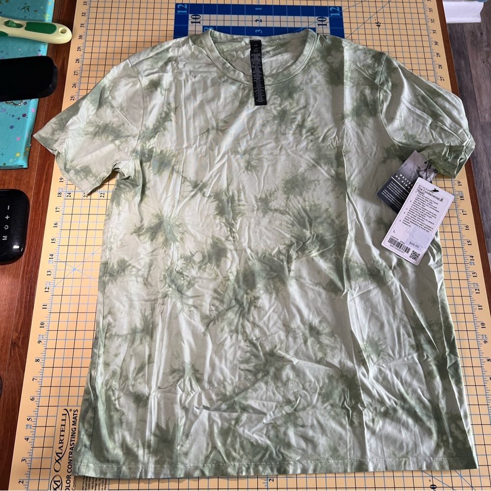 Lululemon Athletica Green Artistic Short Sleeve Tee
